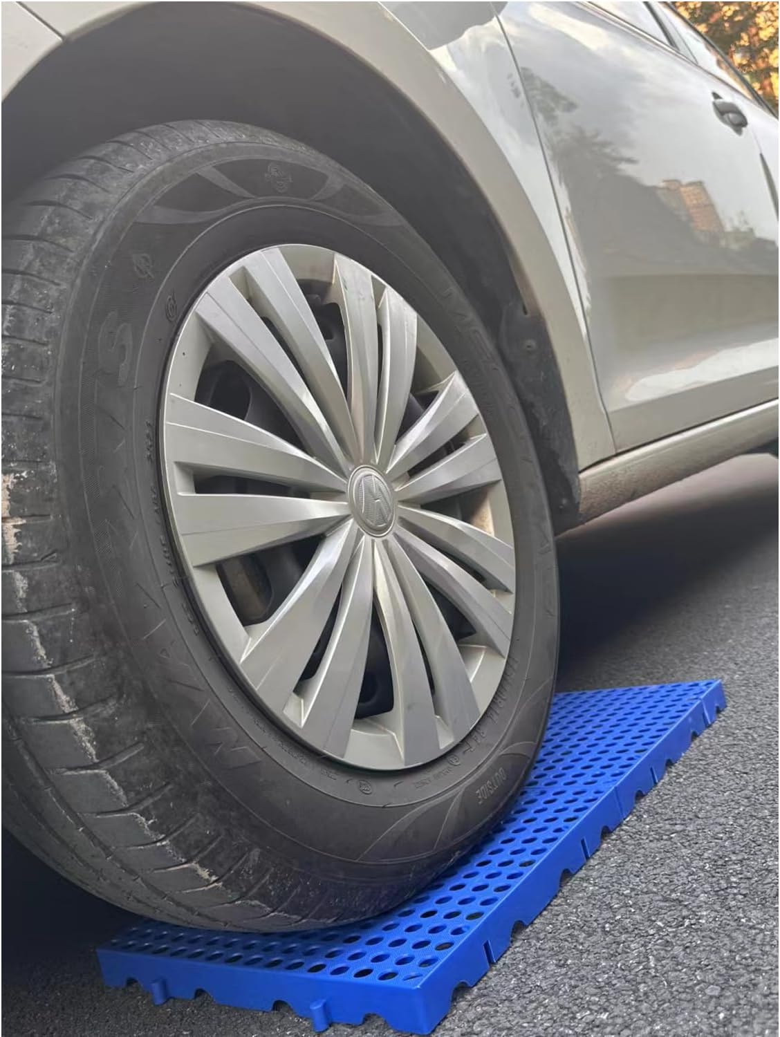 Blue Plastic Pallet Pads, Four Pack, Nestable Floor Grids — view 2